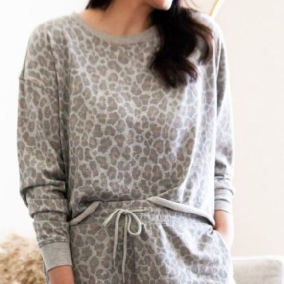 COLSIE | Gray Leopard Animal Print Cropped Loungewear Sweatshirt Women’s Size XL - Picture 9 of 9